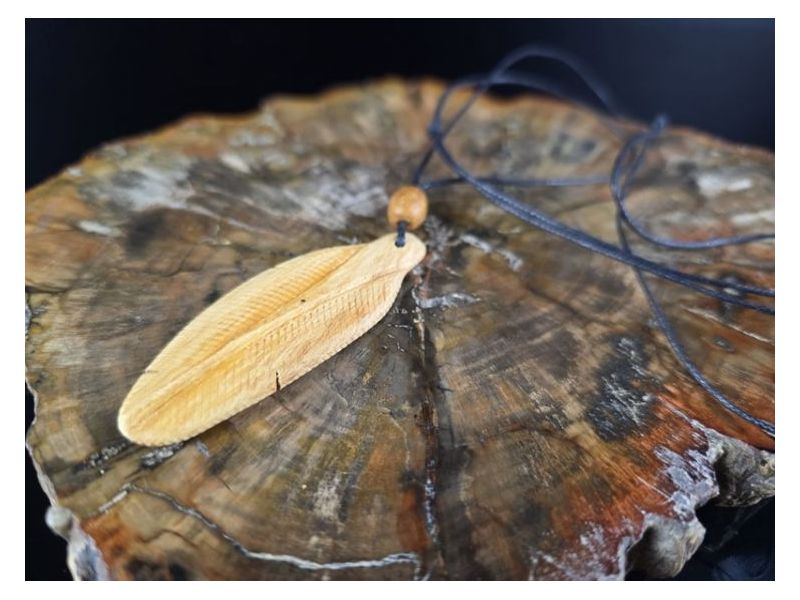 PALO SANTO-Ogrlica s privjeskom “Pero” (7 cm) Cijena Akcija