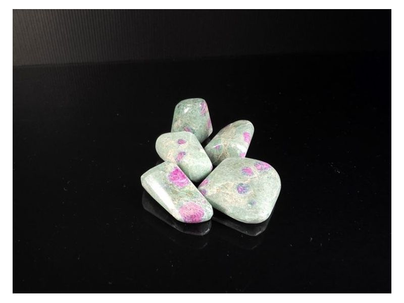 RUBIN U FUKSITU (2-3 cm) Cijena Akcija